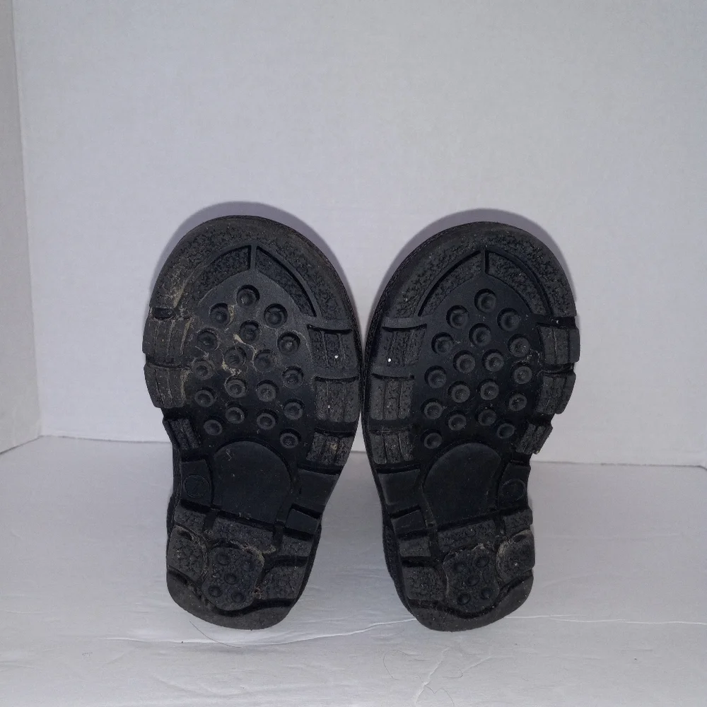 Tundra slip on winter boots for little boys. Water resistant mid c…